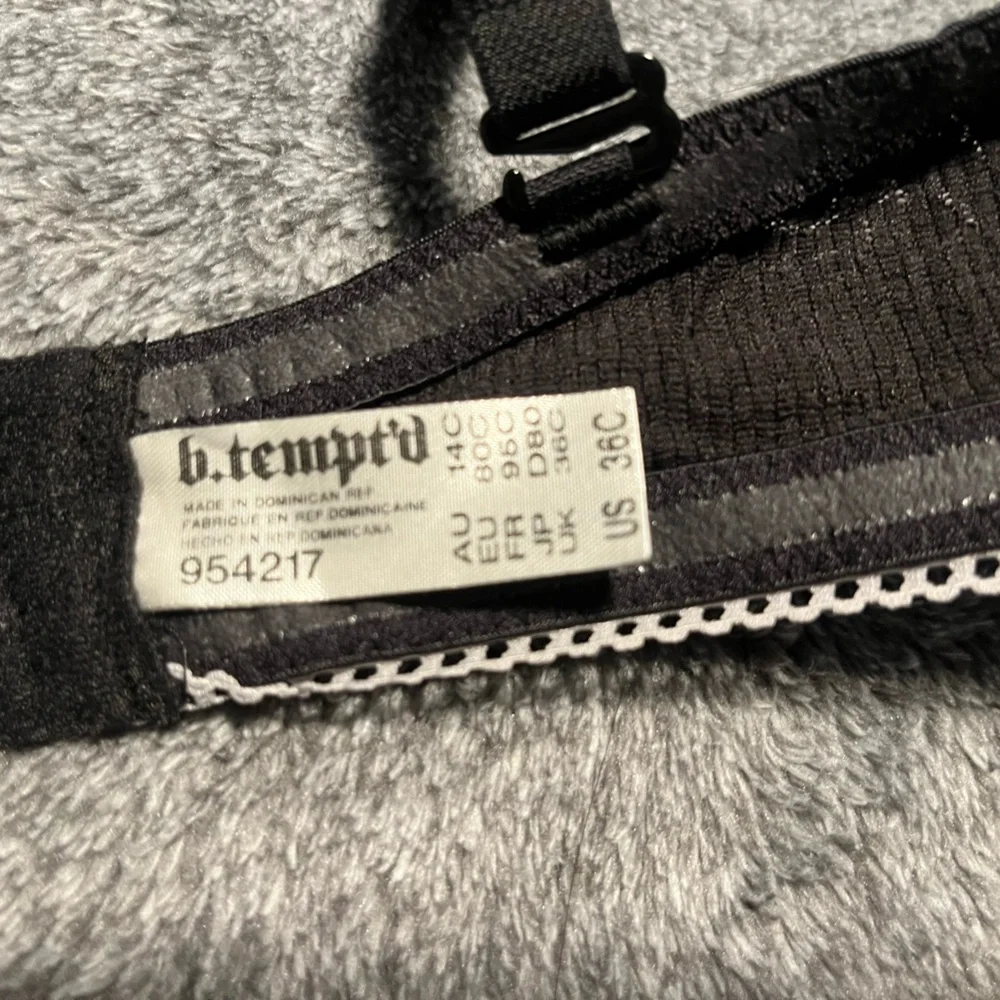 Wacoal b. tempet’d Modern Method Strapless Black Bra 36C